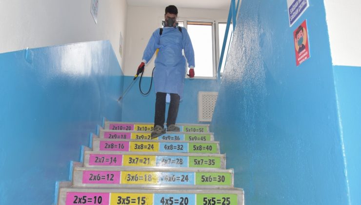 Aliağa’da okullar dezenfekte ediliyor