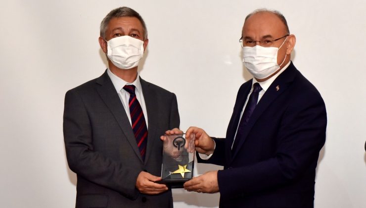 Anadolu Üniversitesi Açıköğretim Fakültesi Engelsiz Bilişim Ödülü kazandı