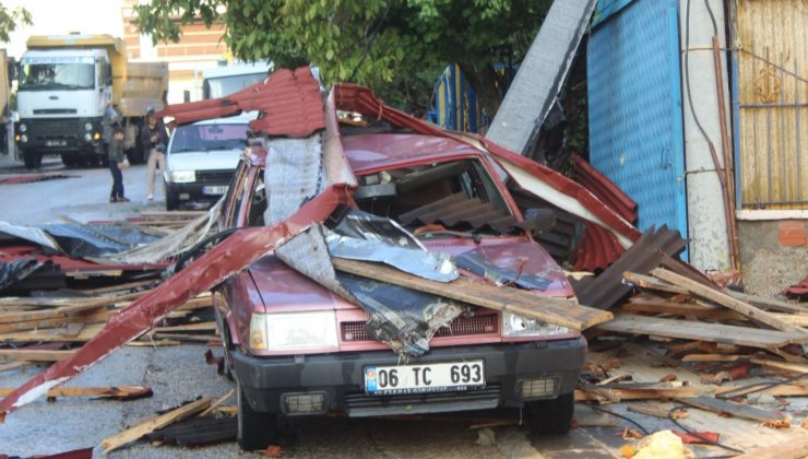 Ankara’da fırtınada 3 binanın çatısı uçtu