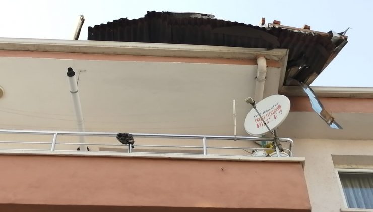 Ankara’da şiddetli rüzgar binanın çatısını uçurdu