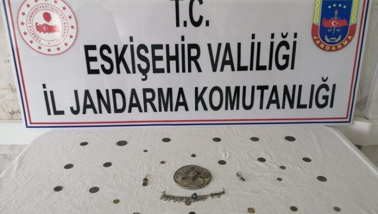Ankara’dan getirdikleri tarihi eserleri satamadan yakalandılar