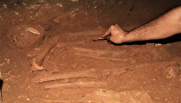 Antik kent Anemurium’da bir mezarda 2 bin yıllık 4 insan iskeleti bulundu