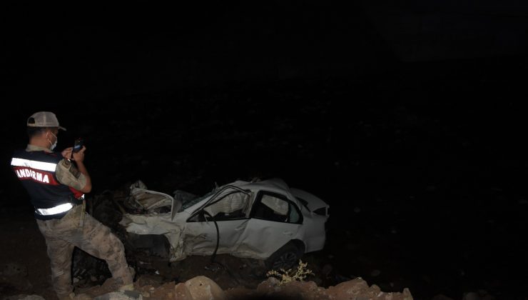 Araç köprüden aşağı düştü: 2 ölü, 1 yaralı