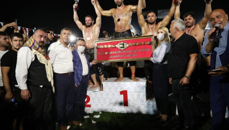 ASAT’ın 3 pehlivanı Merkezefendi güreşlerinde kürsüye çıktı