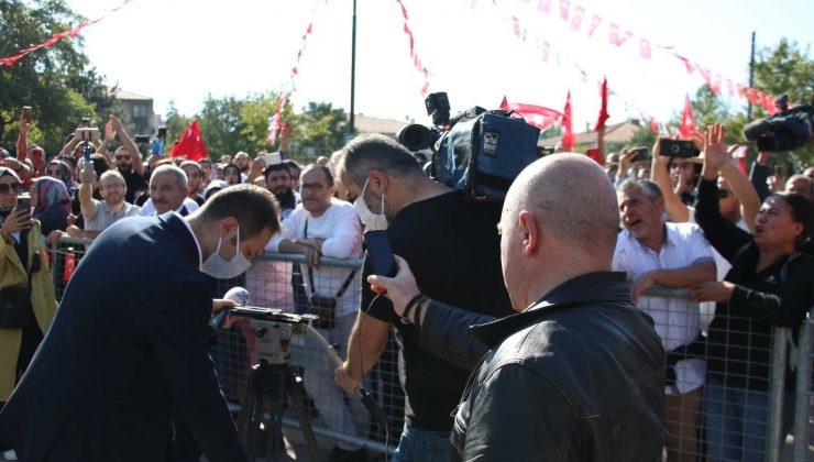 Aşı karşıtlarının mitinginde basın mensuplarına saygısızlık