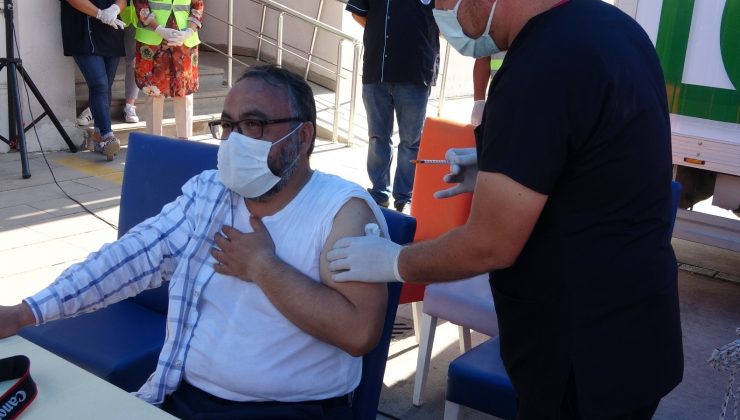 Aşı olmayan sosyal etkinliklere PCR testiyle katılabilecek