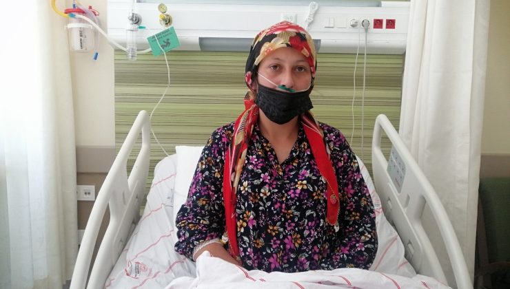 Aşı yaptırmayan hamile kadın hem çocuğunun hem de kendi sağlığının düzelmesi için tedavi görüyor