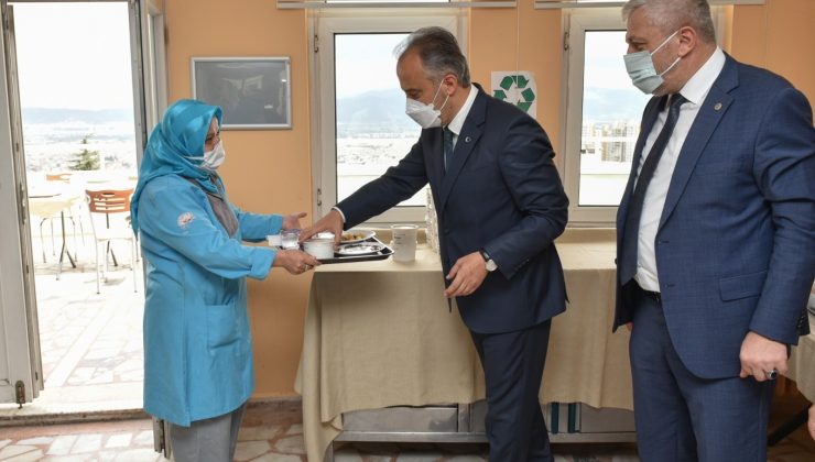 Aşure kazanları sağlıkçılar için kaynadı