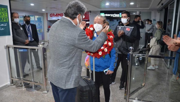 Avrupa Şampiyonu olan Aktaş çiçeklerle karşılandı