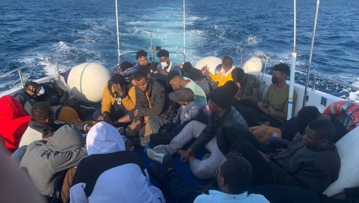 Ayvalık’ta 35 göçmen kurtarıldı