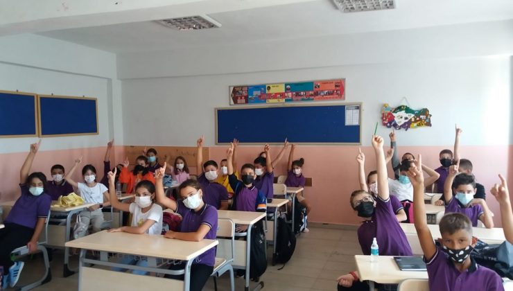 Ayvalık’ta yeni eğitim ve öğretim yılının ilk zili çaldı