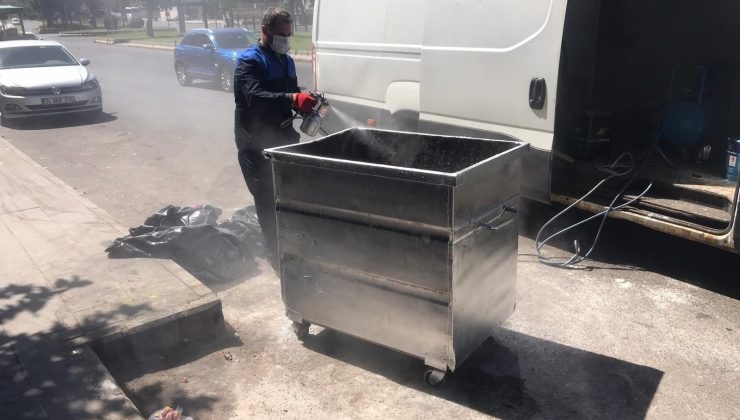 Bağlar’da çöp konteynerleri dezenfekte edilerek boyanıyor