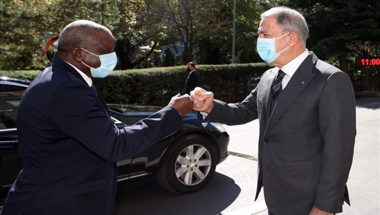 Bakan Akar, Nijer Savunma Bakanı Indatou ile görüştü