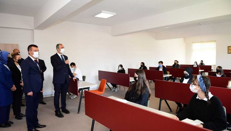 Bakan Gül öğrencilerle buluştu