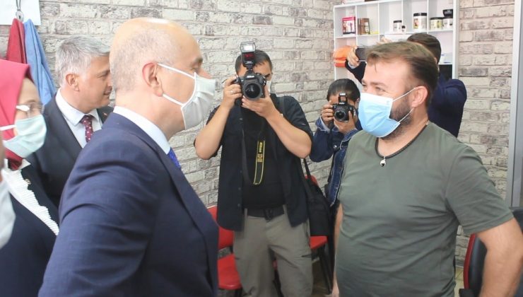 Bakan Karaismailoğlu’nun Tekirdağ’da berber ile güldüren diyaloğu