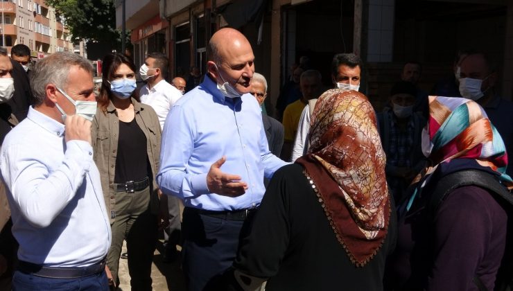 Bakan Soylu’dan selzede kadına: “Cumhurbaşkanı talimat verdi, 1 yılda evlerinize gireceksiniz”