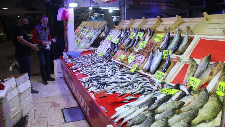 Balık tezgahları şenlendi ama fiyatlar cep yakıyor