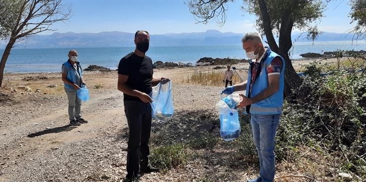 Balıkçılar Eğirdir Gölü çevresinde temizlik yaptı