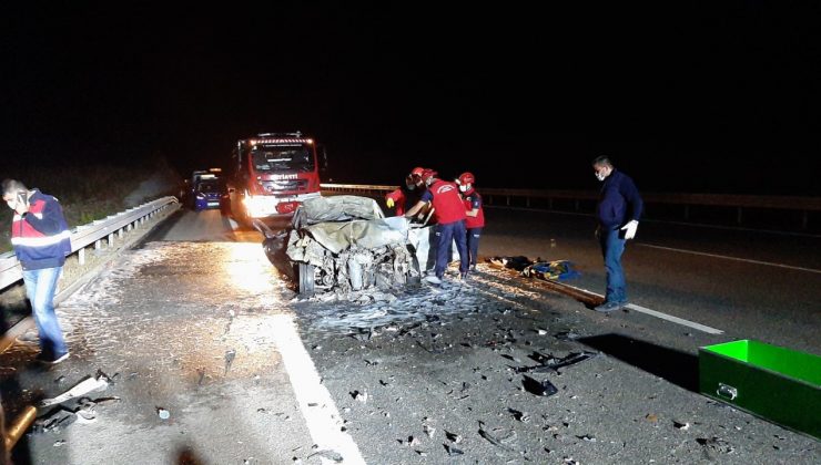 Balıkesir’de 3 aracın karıştığı trafik kazasında 2 kişi hayatını kaybetti