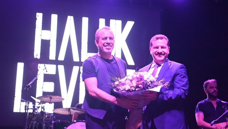 Balıkesir’de Haluk Levent rüzgarı esti