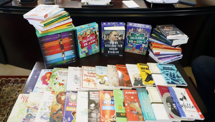 Bandırma Belediyesi’nde okullara 2 bin 500 kitap