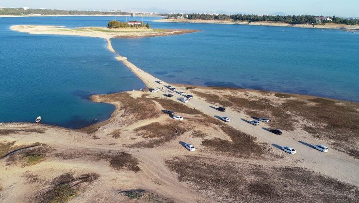 Barajın suları çekildi, adaya yürüyerek gittiler