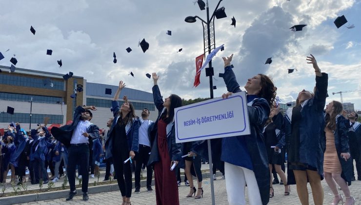 Bartın Üniversitesinde mezuniyet heyecanı yaşandı