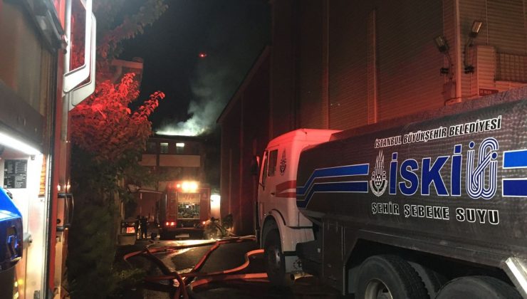 Başakşehir’de kimyasal ham madde fabrikasında çıkan yangına müdahale sürüyor