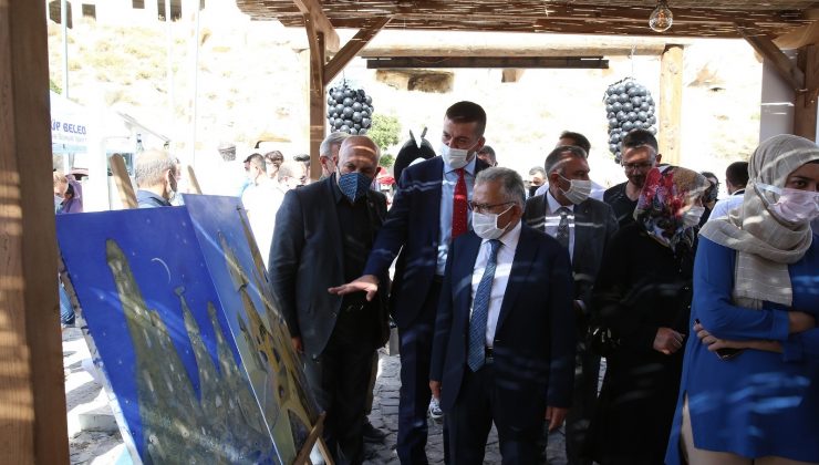 Başkan Büyükkılıç, Ürgüp’te bağ bozumuna katılıp pekmez kaynattı