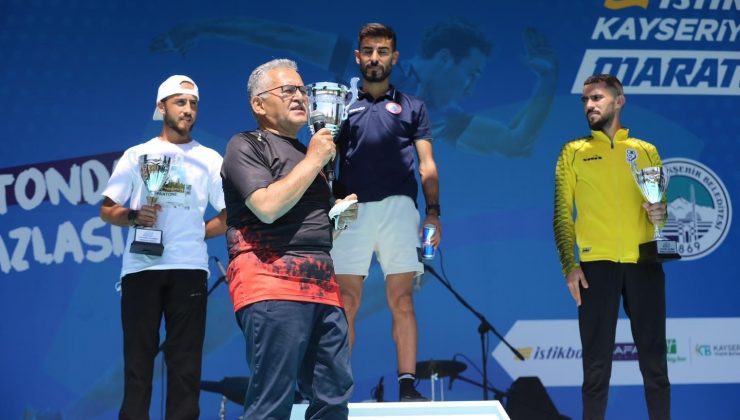 Başkan Büyükkılıç “yarı maraton” ile bir ilke daha imza attı