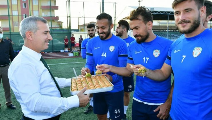 Başkan Çınar’dan Yeşilyurt Belediyespor futbol takımına ziyaret