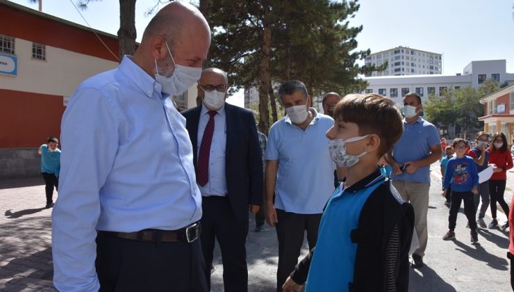 Başkan Çolakbayrakdar’dan yapımı devam eden okulda inceleme