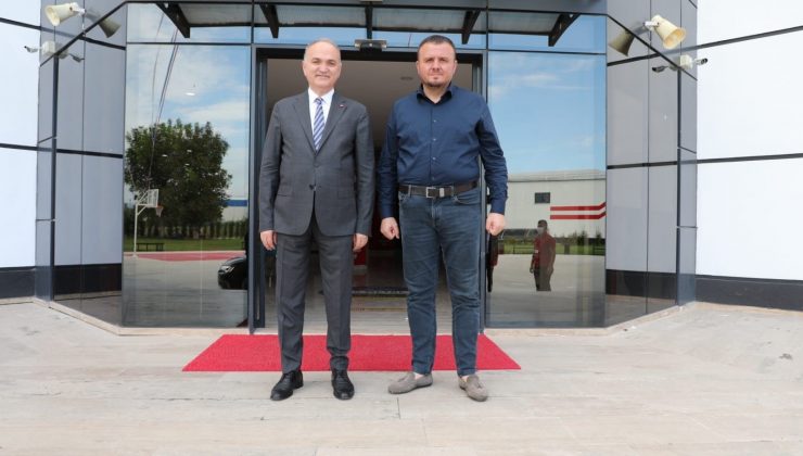 Başkan Özlü Bahçeşehir Kolejini ziyaret etti