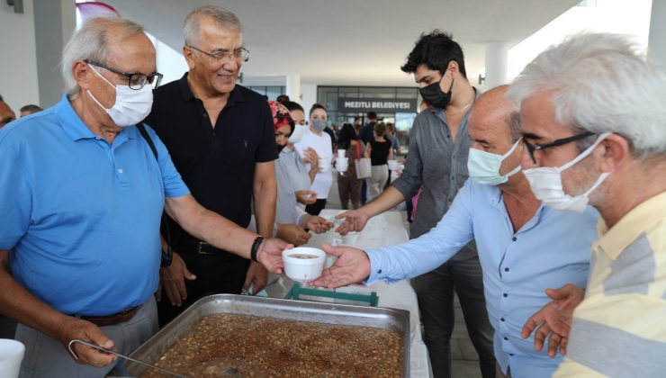 Başkan Tarhan’dan çalışanlara ve vatandaşlara aşure ikramı