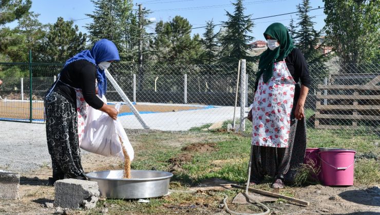 Başkentte ilk hasadın buğdayları kazanlarda kaynatılmaya başladı