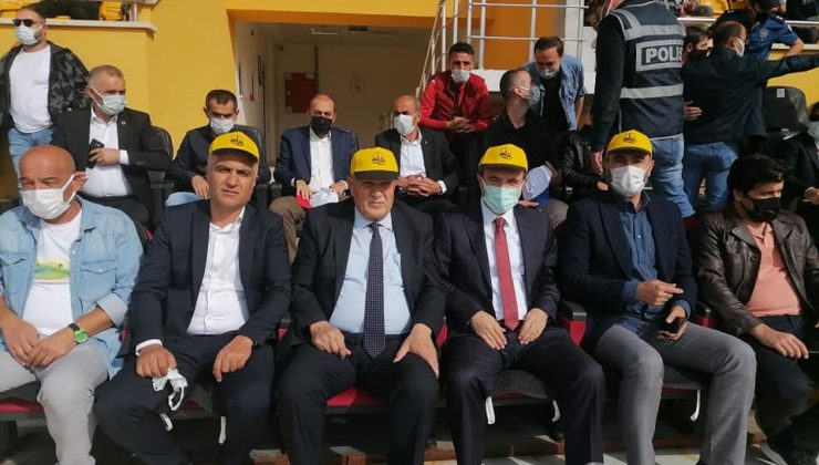 Bayburt Özel İdarespor kendi evinde galip