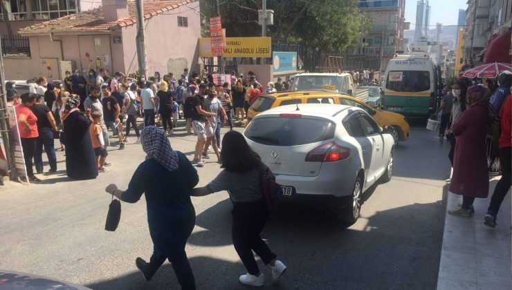 Bayraklı’da öğrenci velilerinden trafik tepkisi