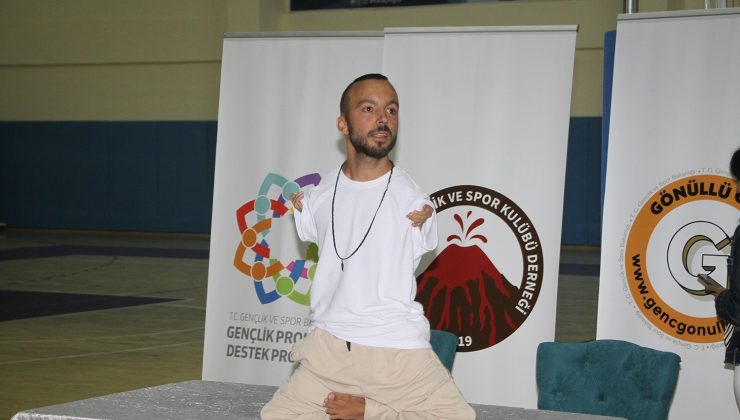 Bedensel engelli milli yüzücü Sefa Yurtkölesi, Kula’da öğrencilerle buluştu