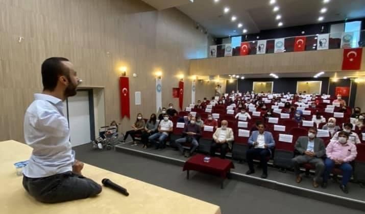 Bedensel engelli milli yüzücü Sefa Yurtkölesi Selendi’de söyleşi gerçekleştirdi