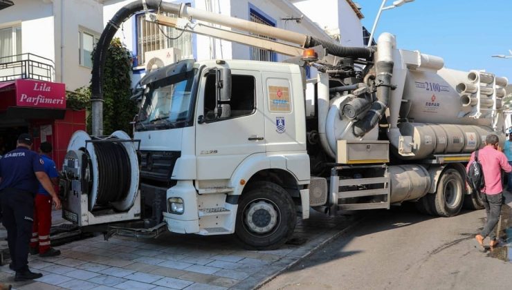 Belediye ekiplerinden su taşkınına karşı önlem