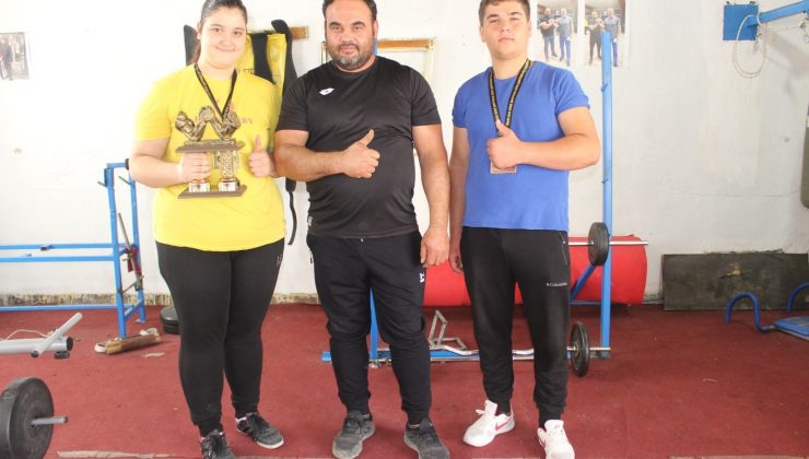 Bıçak ustaları bileği bükülemeyen sporcular yetiştiriyor