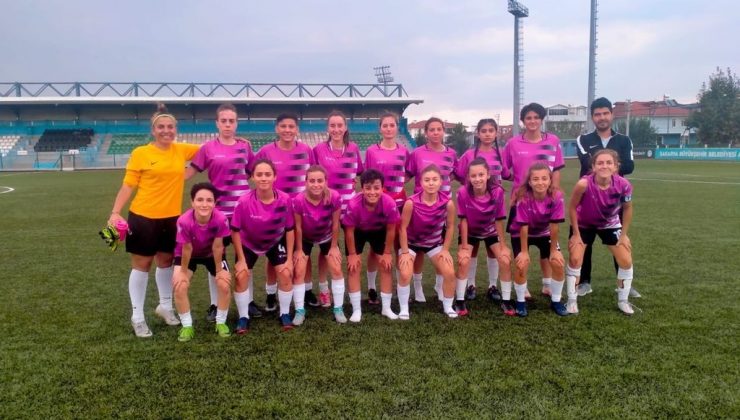 Bilecikspor Kadın Futbol Takımı Sakarya’da galip gelmesini bildi
