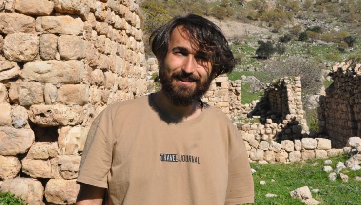 Bileklik satarak, 40 ülkeyi gezdi