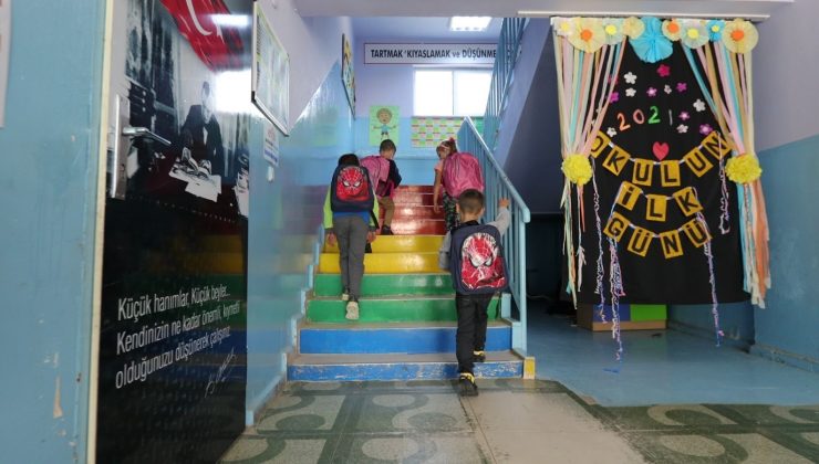 Birinci sınıfların okul çantası Büyükşehir’den