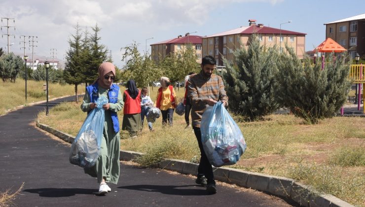 Bitlis’te gönüllüler çöp topladı