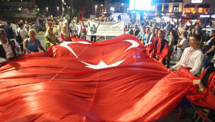 Bodrum sokakları halk oyunları ile şenlendi