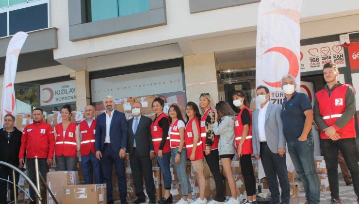 Bornova Kızılay’dan öğrencileri sevindiren yardım