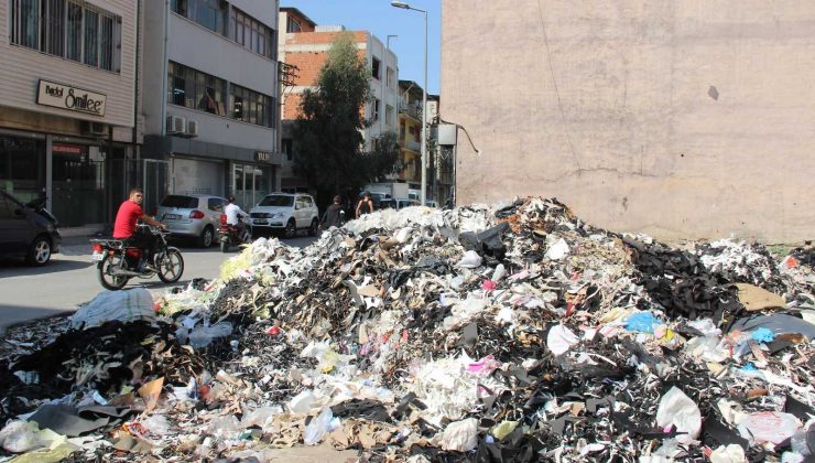 Bornova’nın bir tarafında çöp ve diğer tarafında moloz tepecikleri yükseliyor