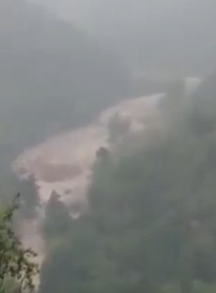 Bozkurt’ta selin geliş anı cep telefonuna yansıdı