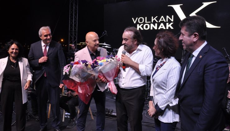 Bozüyük’te on binlerce vatandaş Volkan Konak konserinde coştu